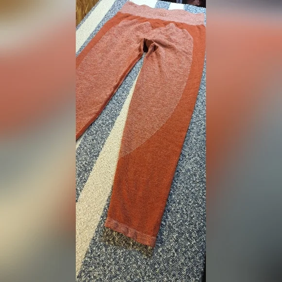 Victoria secret VS Pink seamless cinnamon leggings size large - Picture 10 of 12